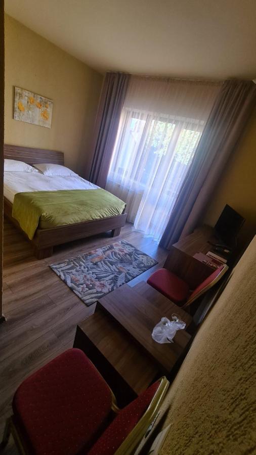 Hotel Gema Braşov Extérieur photo
