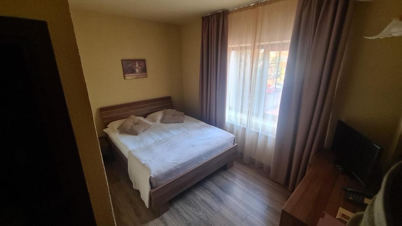 Hotel Gema Braşov Extérieur photo
