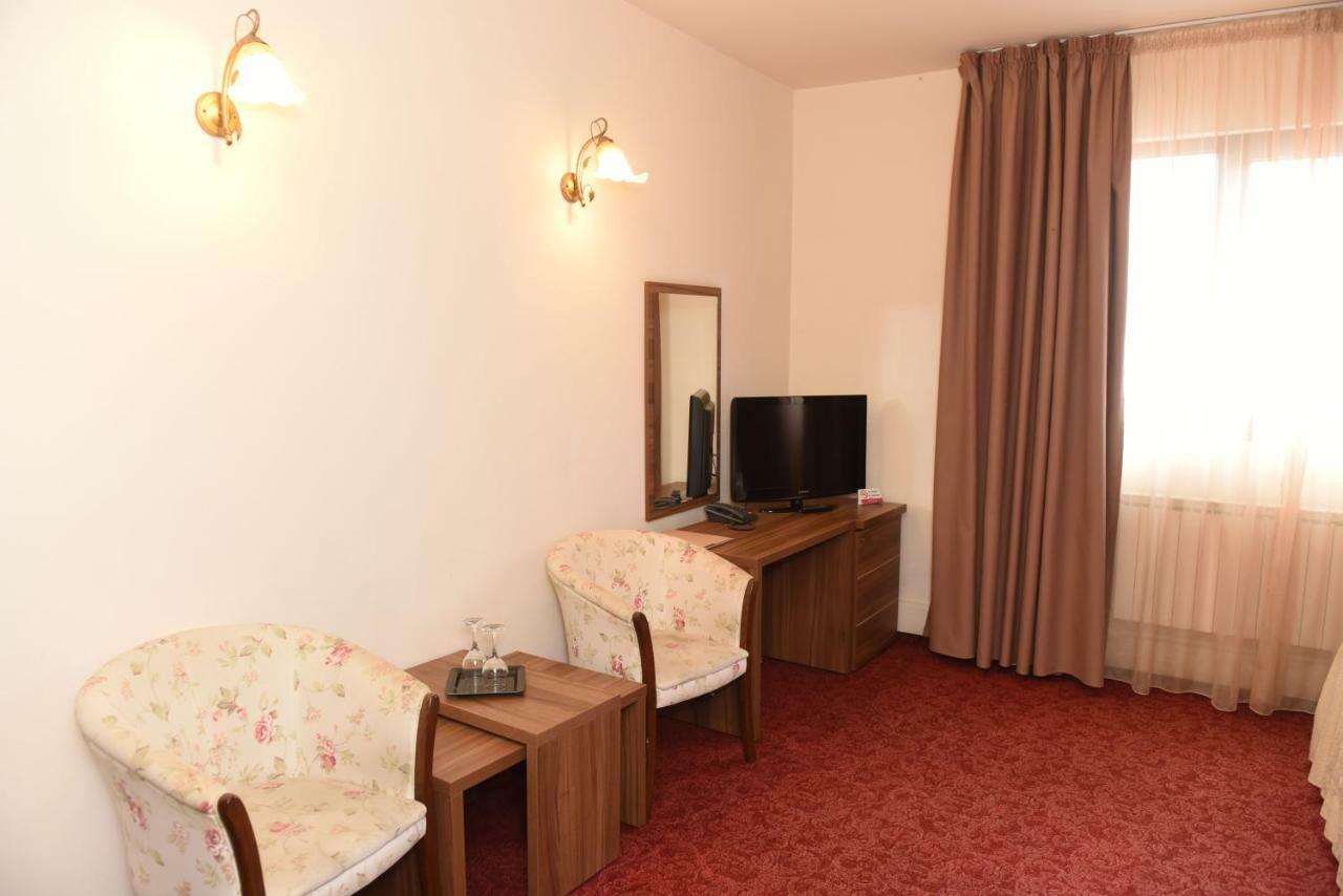 Hotel Gema Braşov Extérieur photo