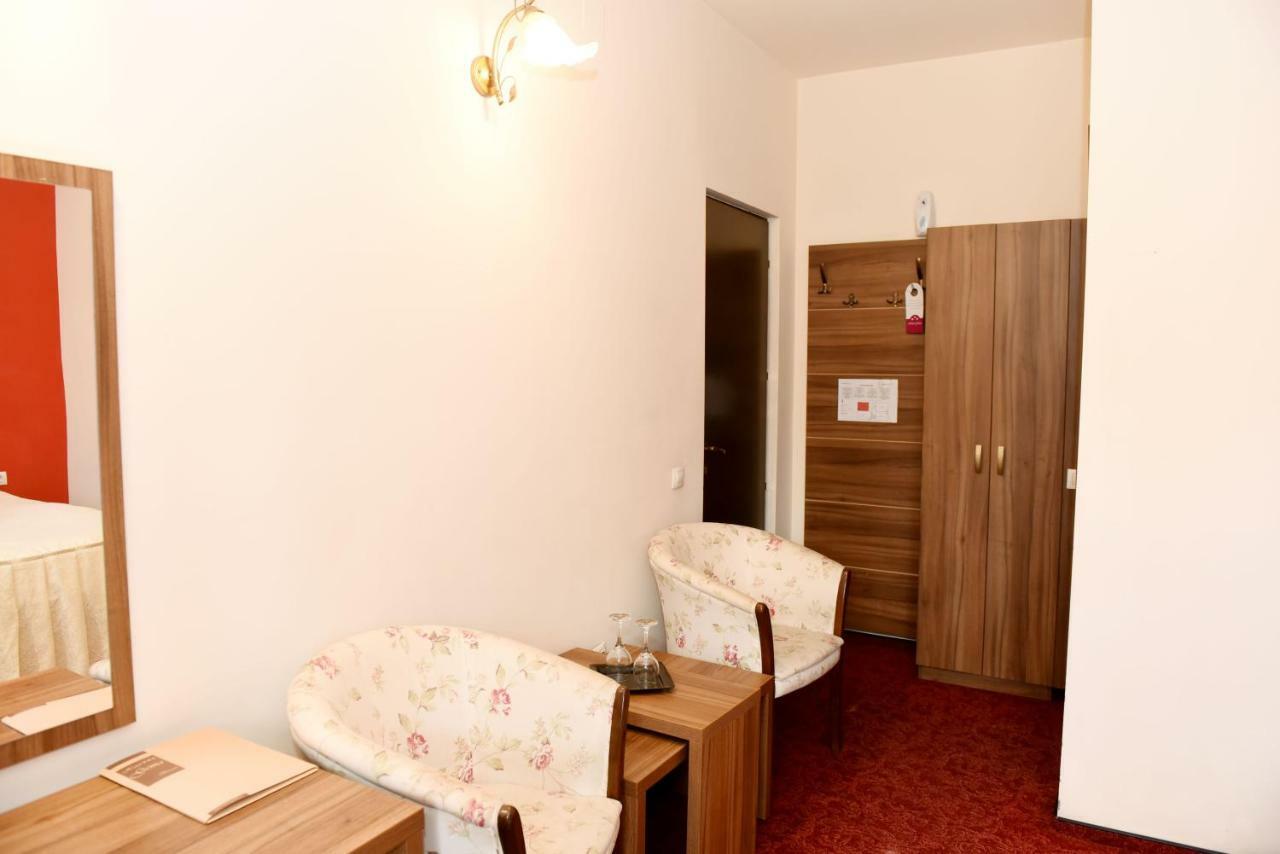 Hotel Gema Braşov Extérieur photo