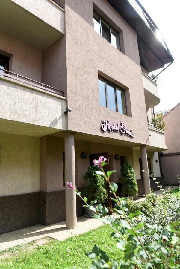 Hotel Gema Braşov Extérieur photo