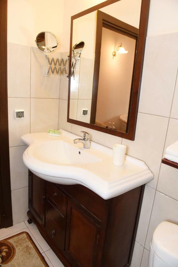 Hotel Gema Braşov Extérieur photo