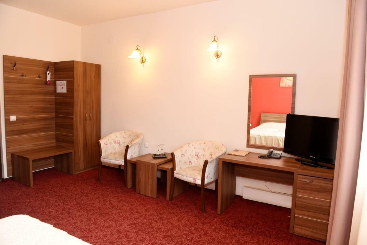 Hotel Gema Braşov Extérieur photo