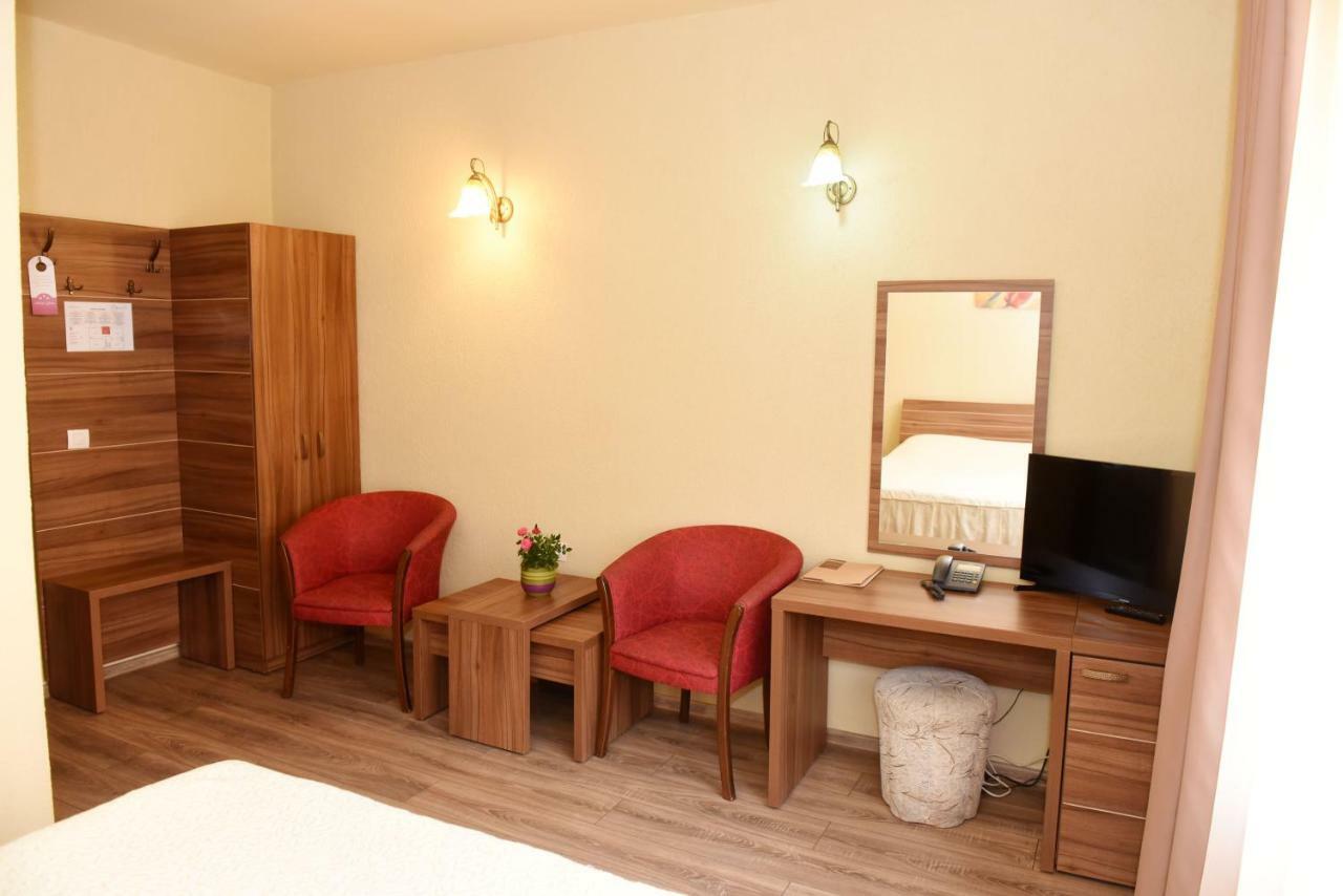 Hotel Gema Braşov Extérieur photo