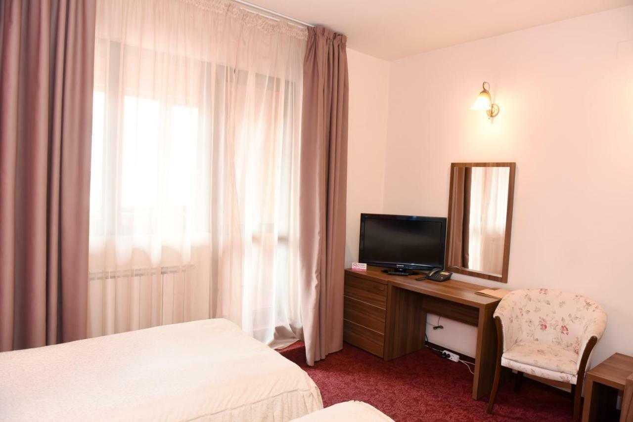 Hotel Gema Braşov Extérieur photo